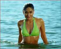 [kareenakapoorbikini.jpg]