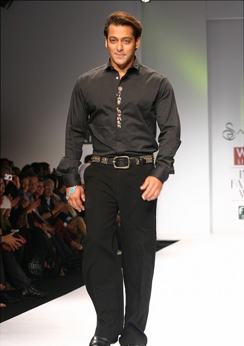 [Bollywood-stars-at-Wills-Lifestyle-India-Fashion-Week-011-475x712.jpg]