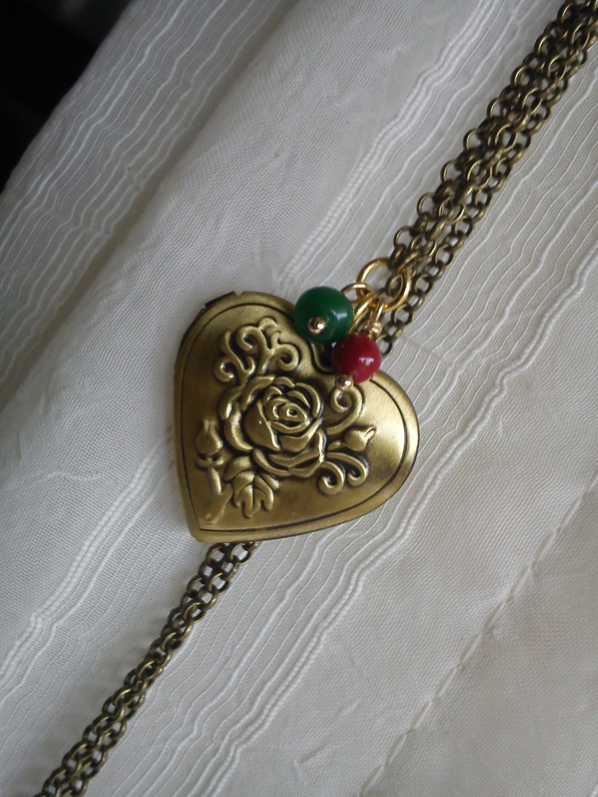 Χειροποίητα κοσμήματα... to love! Μακρύ μενταγιόν καρδιά faux bijoux