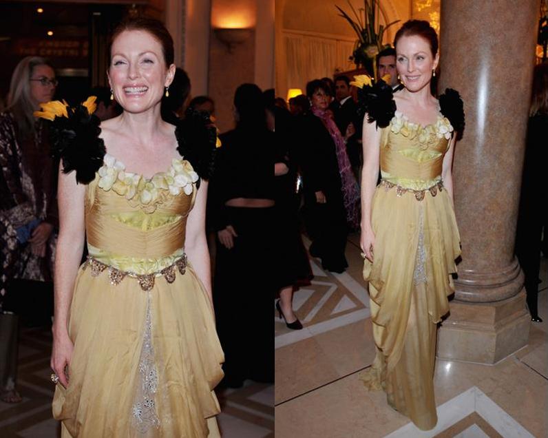 [julianne+mooredoble.jpg]
