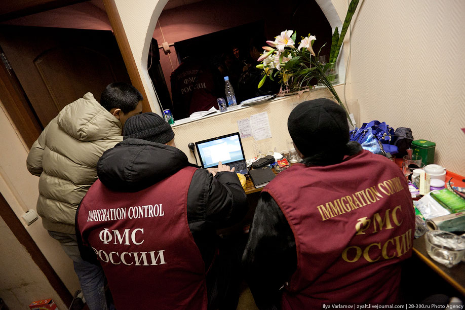 Фото миграционной службы. ФМС. Работники ФМС. Миграционный служба ФМС. Сотрудники УФМС