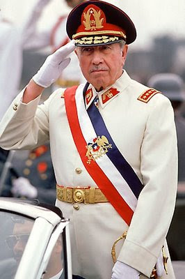 General+Pinochet+desfile.jpg