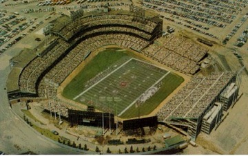 The Purple Gold Obsession Minnesota Vikings Need An Outdoor As I Walk The Streets Of Ely Minnesota And Breathe In A Brisk Cleansing Air It Makes Think An Outdoor Stadium