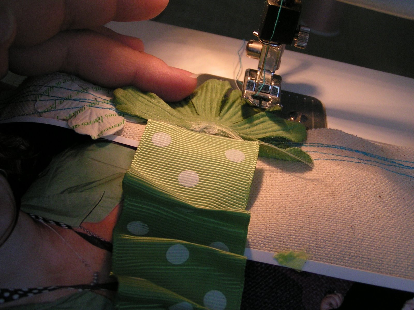 [4-18-09+Scrappy+Stuff+047.JPG]