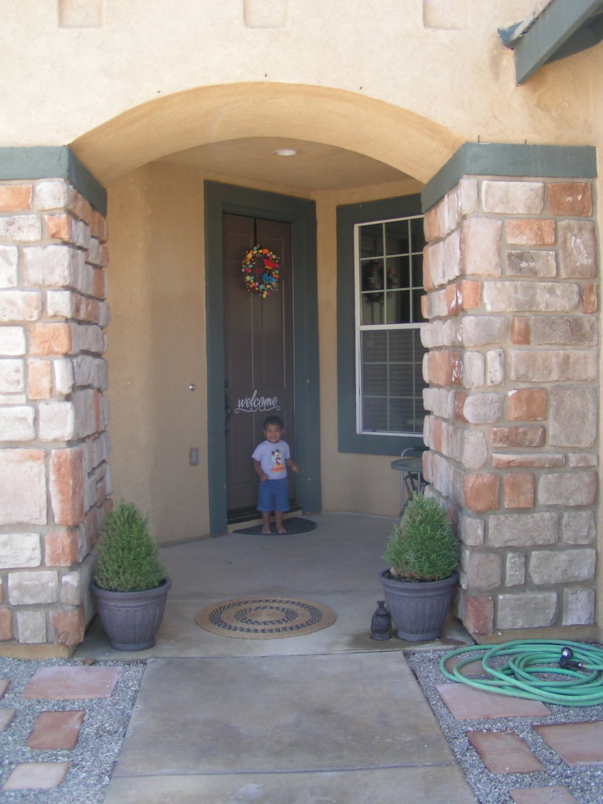 [5-13-09+Front+Yard+finished+002.JPG]
