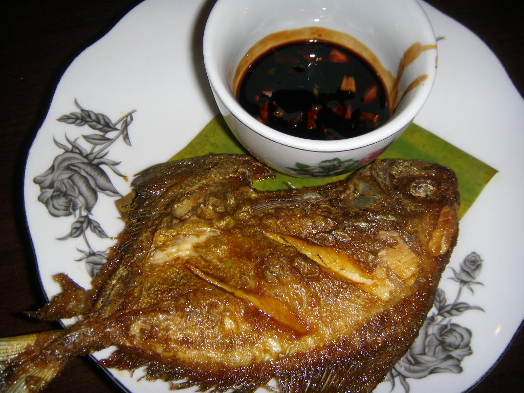 orangkecilorangbesar: Bawal, Keli + Kembung Goreng di Kedai Kopi Cherita Bertam Perdana