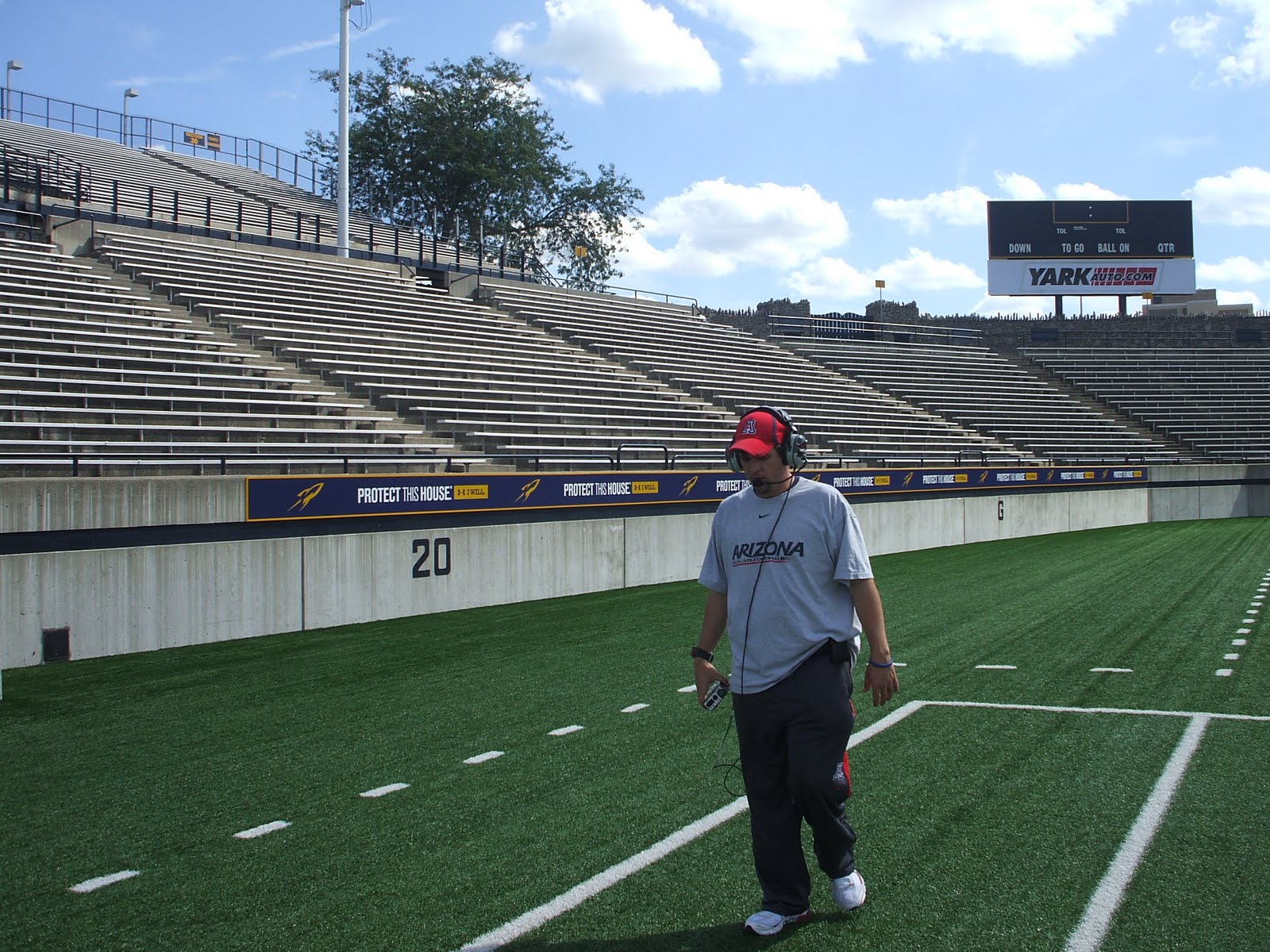 ARIZONA WILDCAT EQUIPMENT: Wildcats Handle Rockets