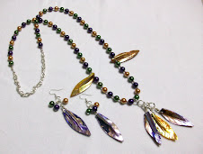 Cod Col 2260 Collar de perlas en colores verde, lila y oro