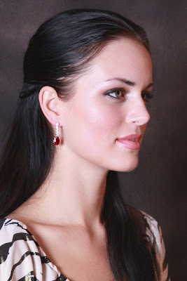 Red earrings pitures-2