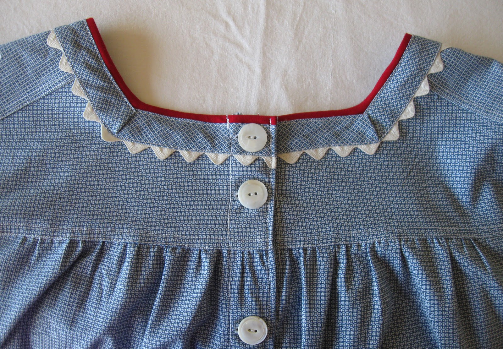 Unsung Sewing Patterns: New Idea 8607 - Ladies' Bungalow Apron