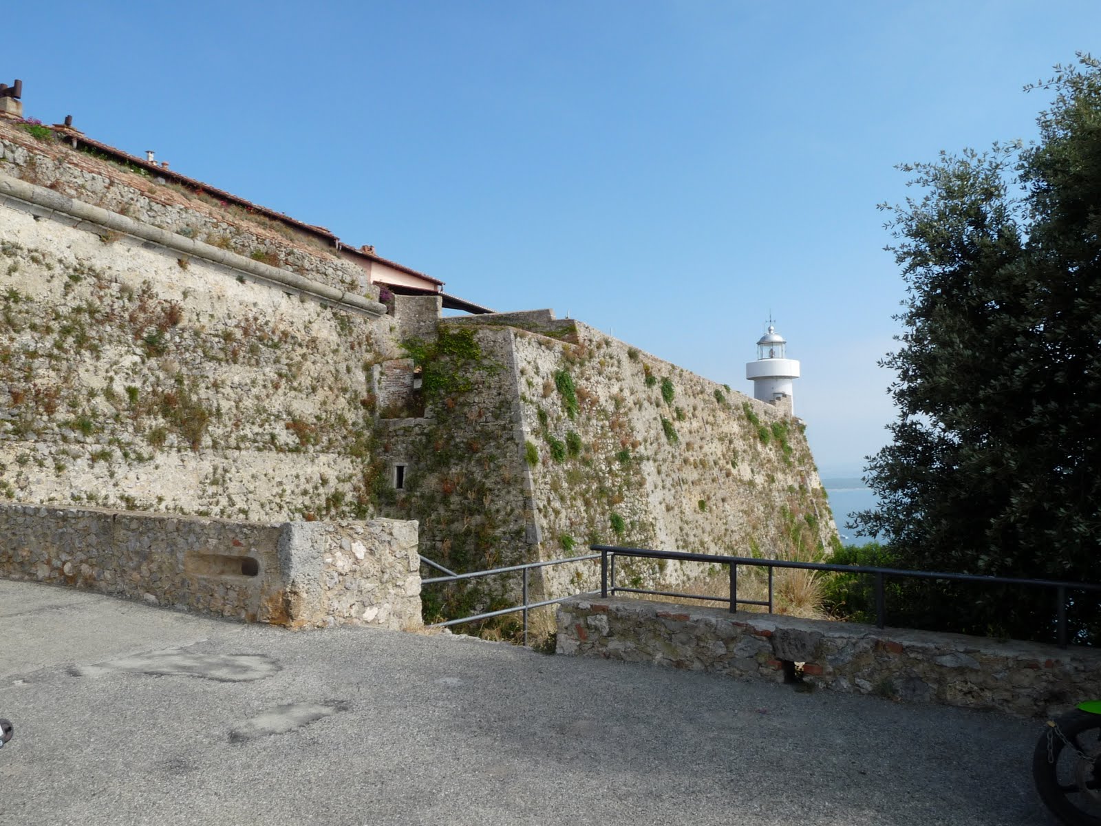 [P1090114.JPG]