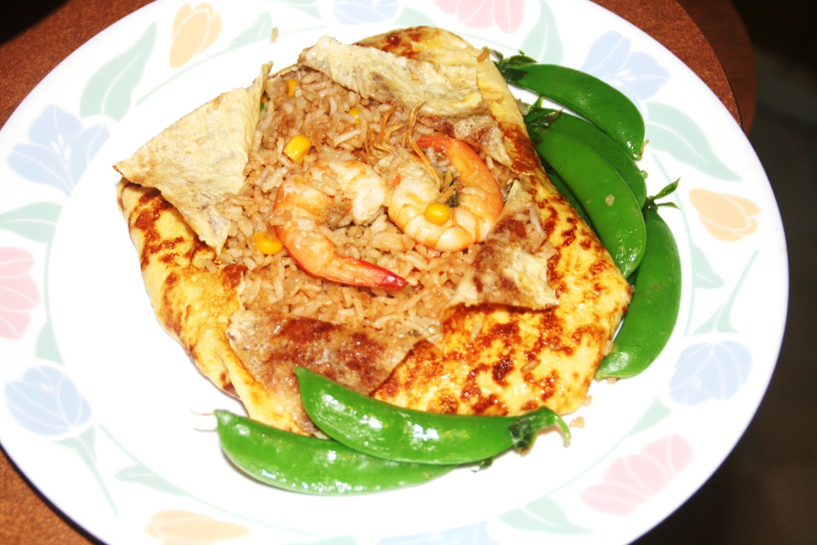 My Humble Kitchen: Nasi Goreng Pattaya (Fried Rice wrapped in Egg Omelette)