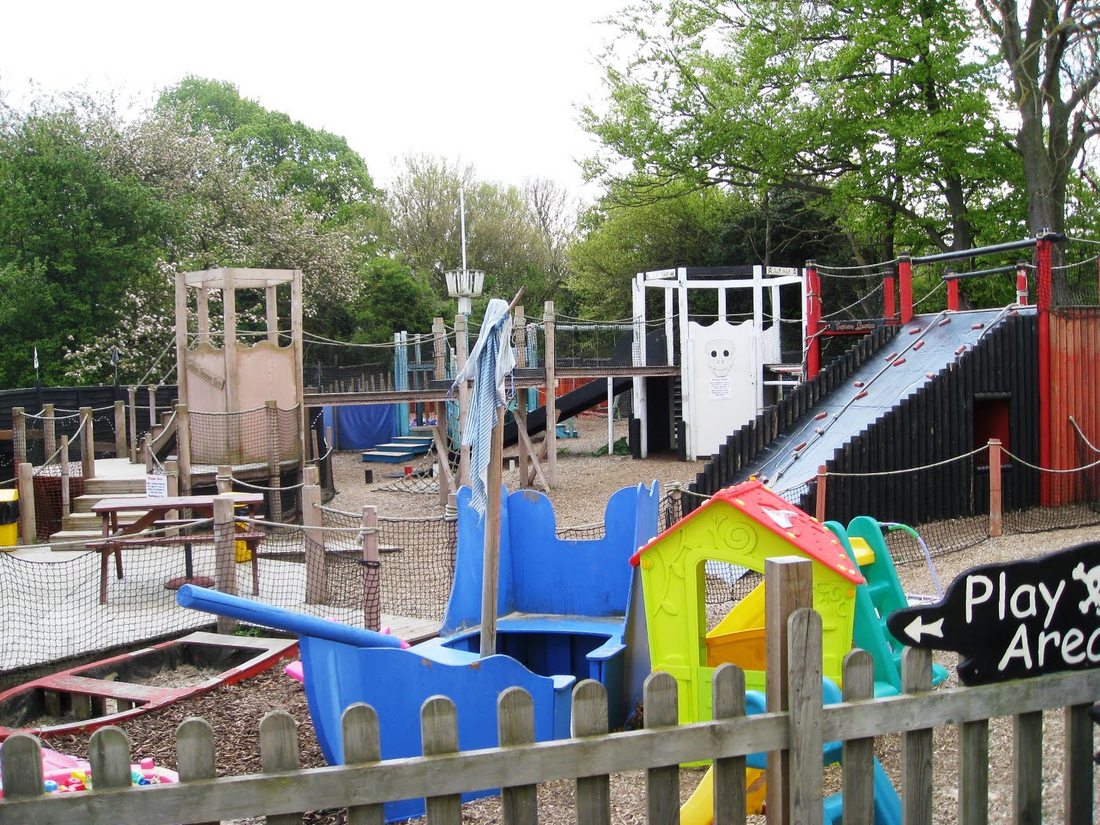 LOLODESIGNS Barton le Clay Olde Watermill Village