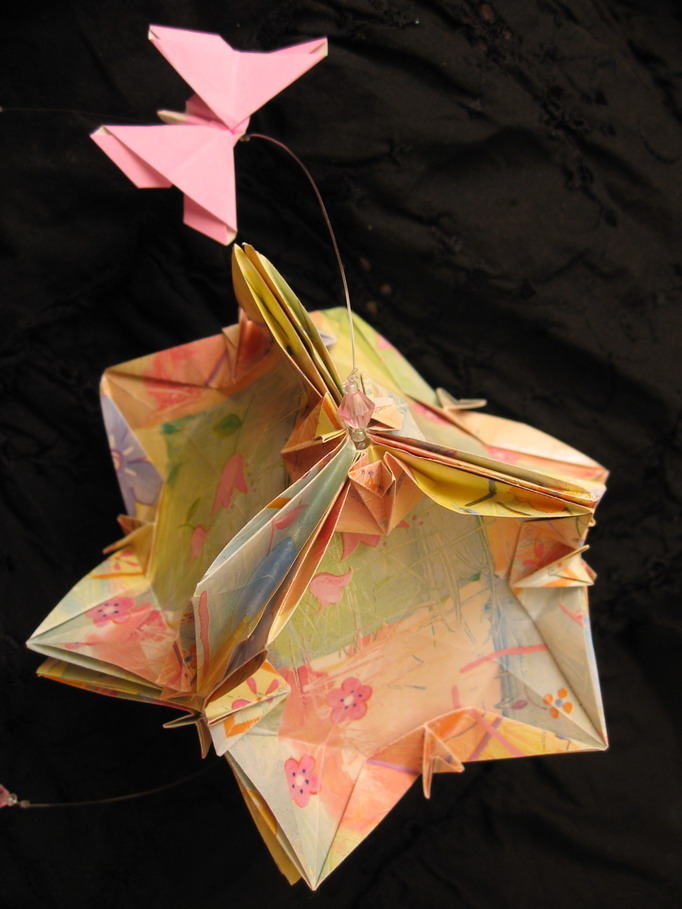 [kusudama+with+butterfly+detail.JPG]