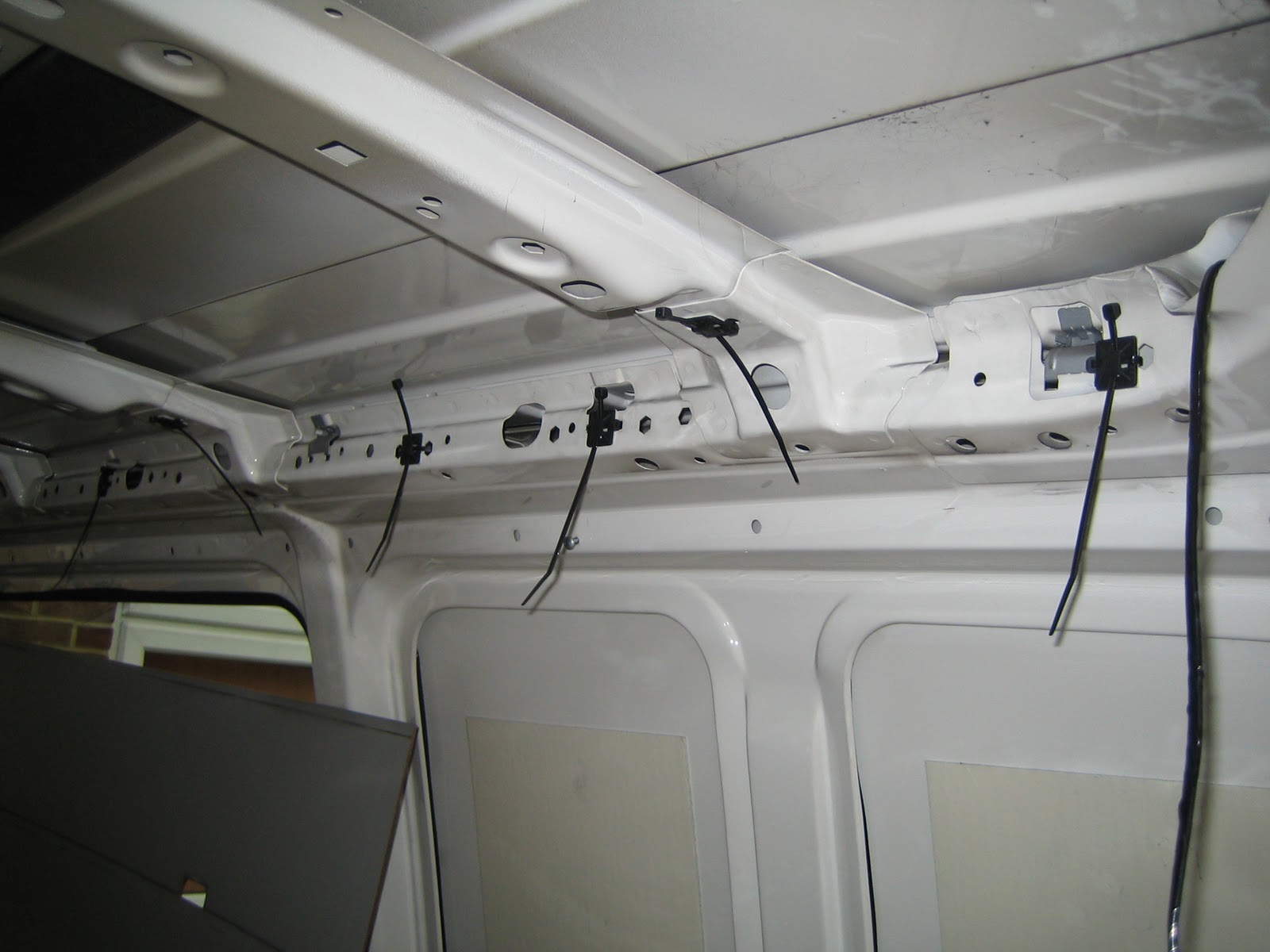 Rich VW T5 Blog: September 2010 - Wiring, wiring and more wiring