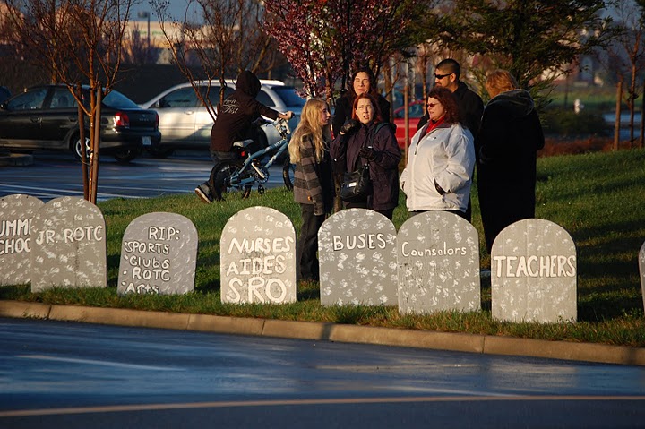 [funeral2.JPG]