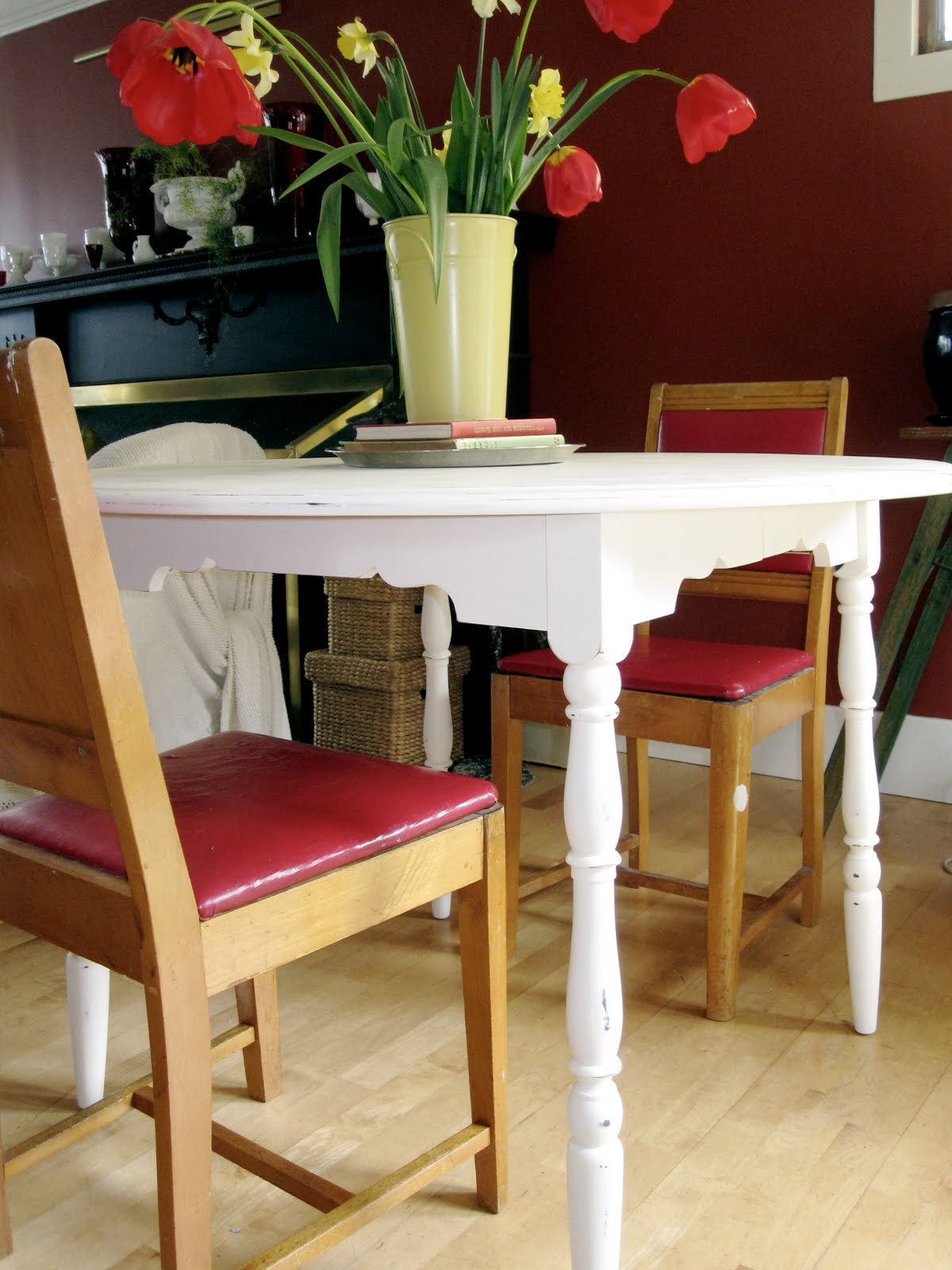 sweet tree furniture: round cottage kitchen table