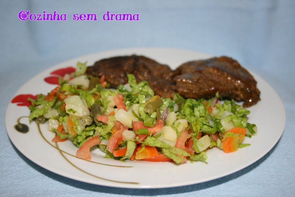 Cozinha sem drama: Bife de fígado com salada