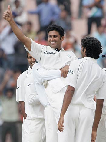 [Thumbs+up!+Kumble+celebrates+his+500th+Test+wicket.+He+was+the+fifth+bowler,+and+the+second-fastest+to+reach+the+milestone-700340.jpg]