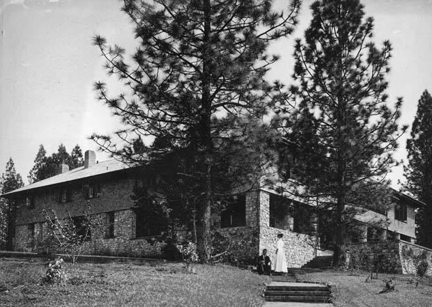 [320993446_1907nshouse.jpg]