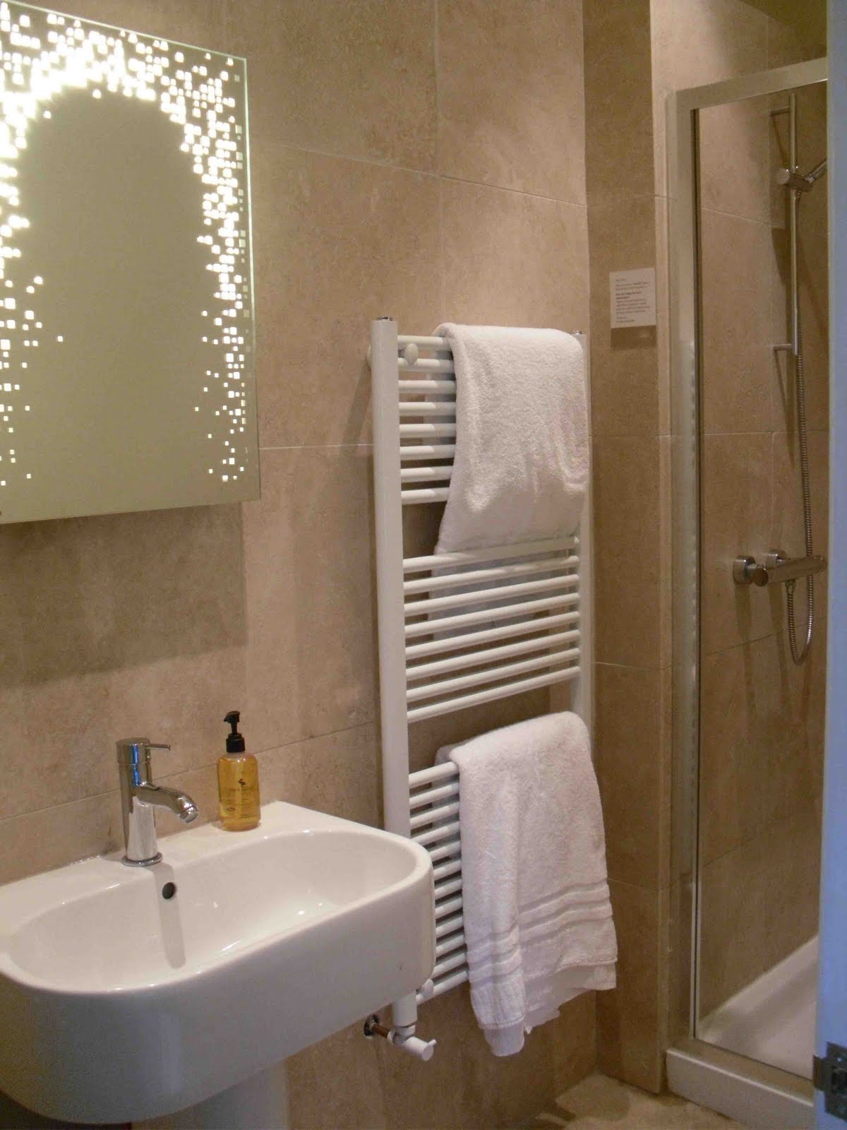 [bathroom.jpg]