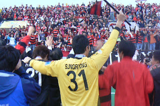 Pohang players celebrate with fans