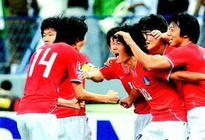 Park Chu-young celebrates his late goal