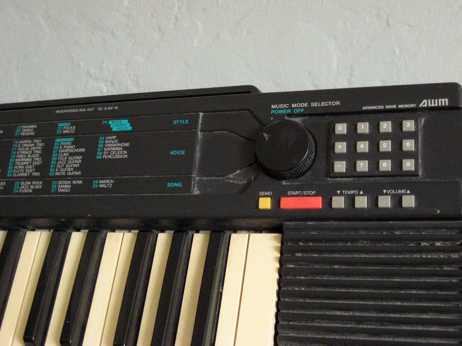 Mat & Mog's Shop: Yamaha PSR-75 Electric Keyboard $40