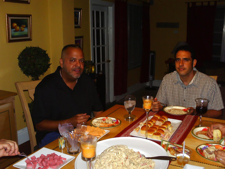 Pedro conversando con Tony de Classic Touch