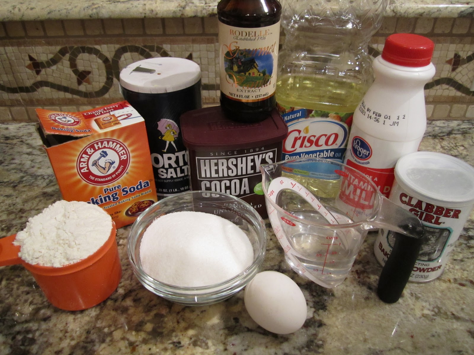 Sweet Tooth Sisters Oreo Surprise Cupcakes