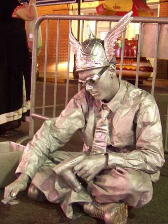 [Living+Statues+From+Around+Globe+(3).jpg]