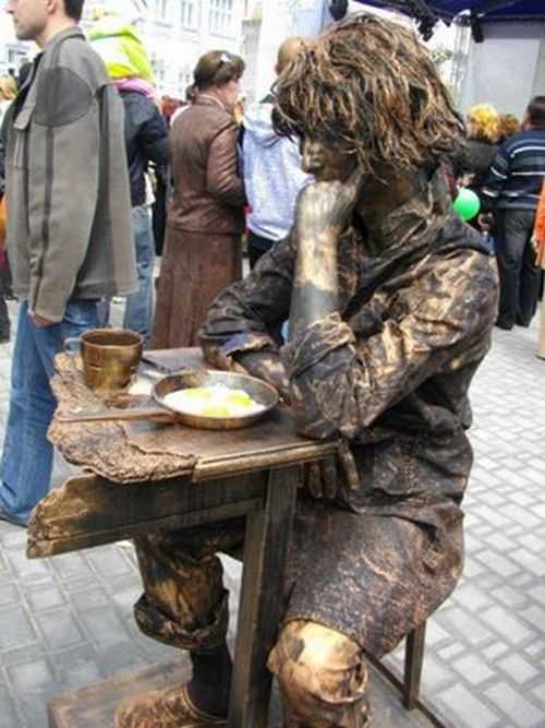[Living+Statues+From+Around+Globe+(11).jpg]