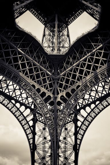 [Paris2008EiffelTowerStructure.jpg]