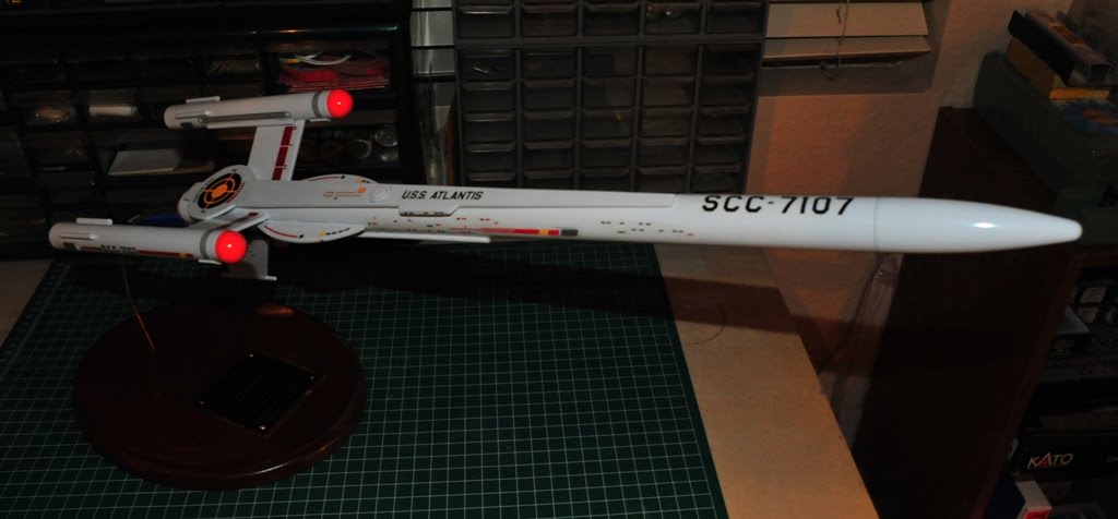 SpaceModeling: U.S.S. Atlantis - Pictures of the completed model.