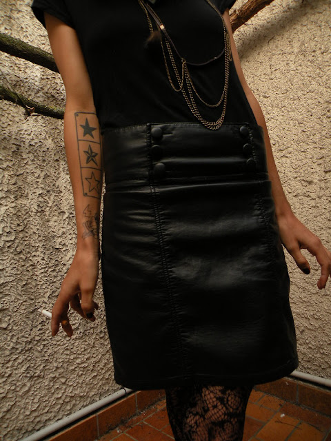 Clara vide son dressing: Jupe en simili cuir H&M