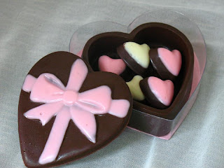 http://4.bp.blogspot.com/_bfWOxdQfnC8/TSMvR_g0luI/AAAAAAAABc8/mq1IFBznrHw/s320/Coklat+Valentine.jpg