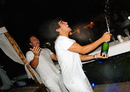[caio+e+champanhe.jpg]