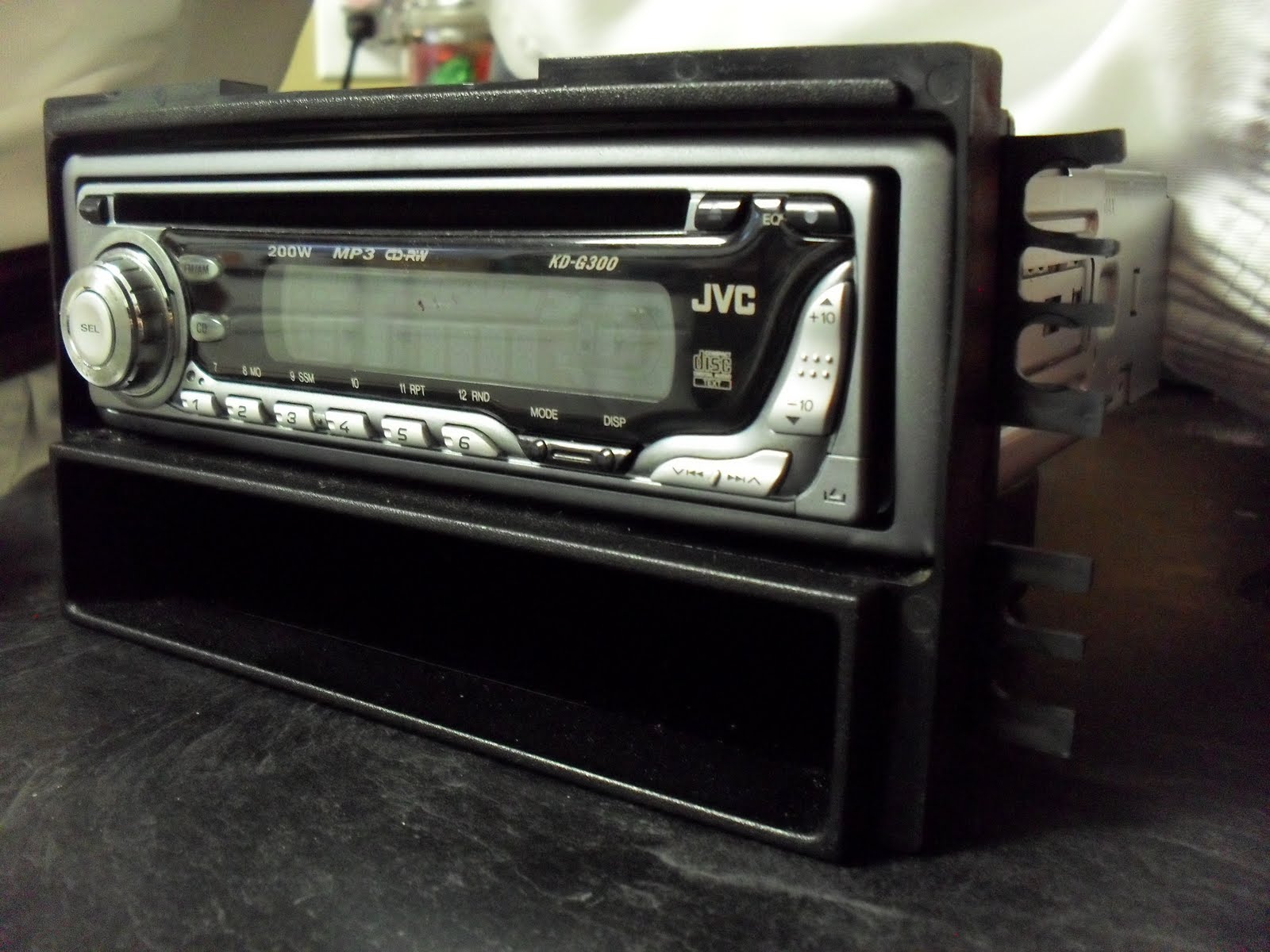 Virtual Garage Sale JVC KDG300 Indash Car Stereo MP3/CD Player