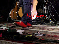 Teddy Thompson's red shoes