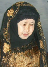 Putri Ke empat yang juga saat ini menjadi Pengasuh PP. Al-Hidayat Putri