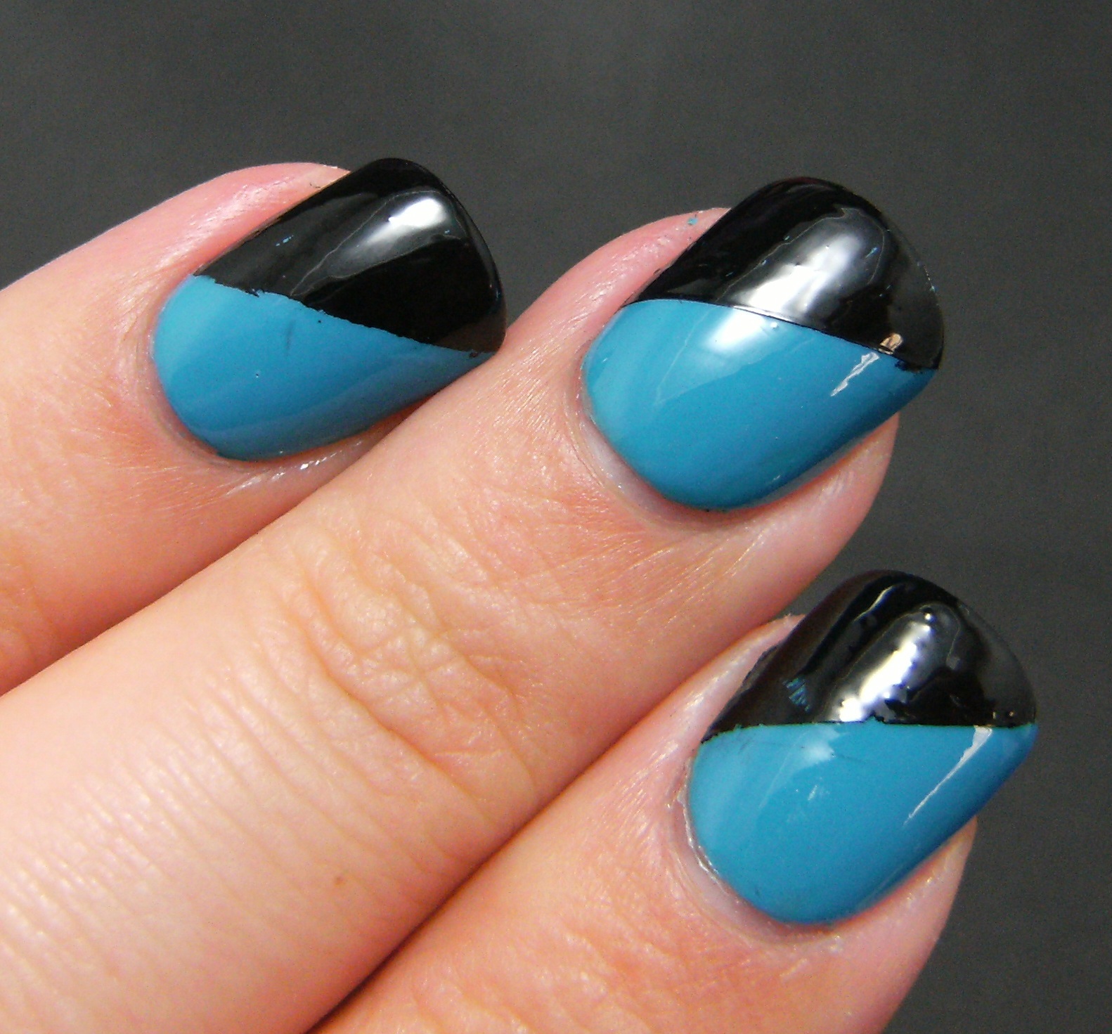 Deez Nailz: ♥ Sally Hansen 'Blue Me Away' w Nailene Black ...