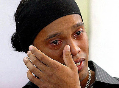 ronaldinho20crying1.jpg