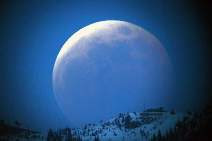 في ليلة رأس السنة ظاهرة "القمر الأزرق" التي لم تحدث منذ 20 عاماً