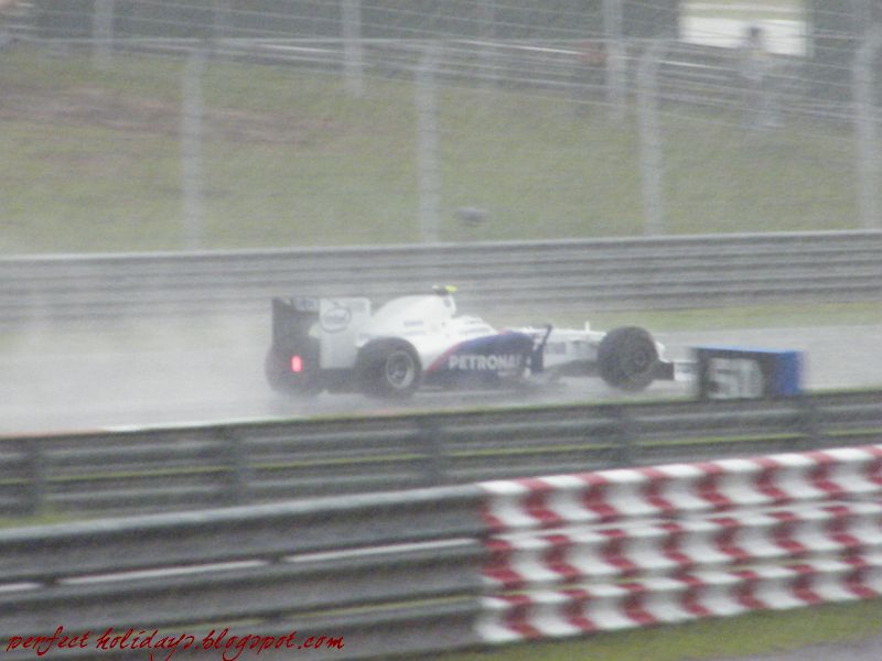 [f1+car+in+rain.jpg]