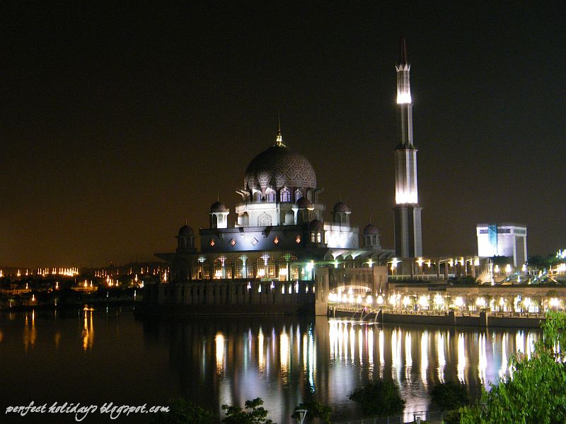 [putrajaya+mosque.jpg]