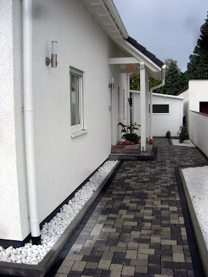 Unser DanwoodBauprojekt Spritzschutz und Steinbeete