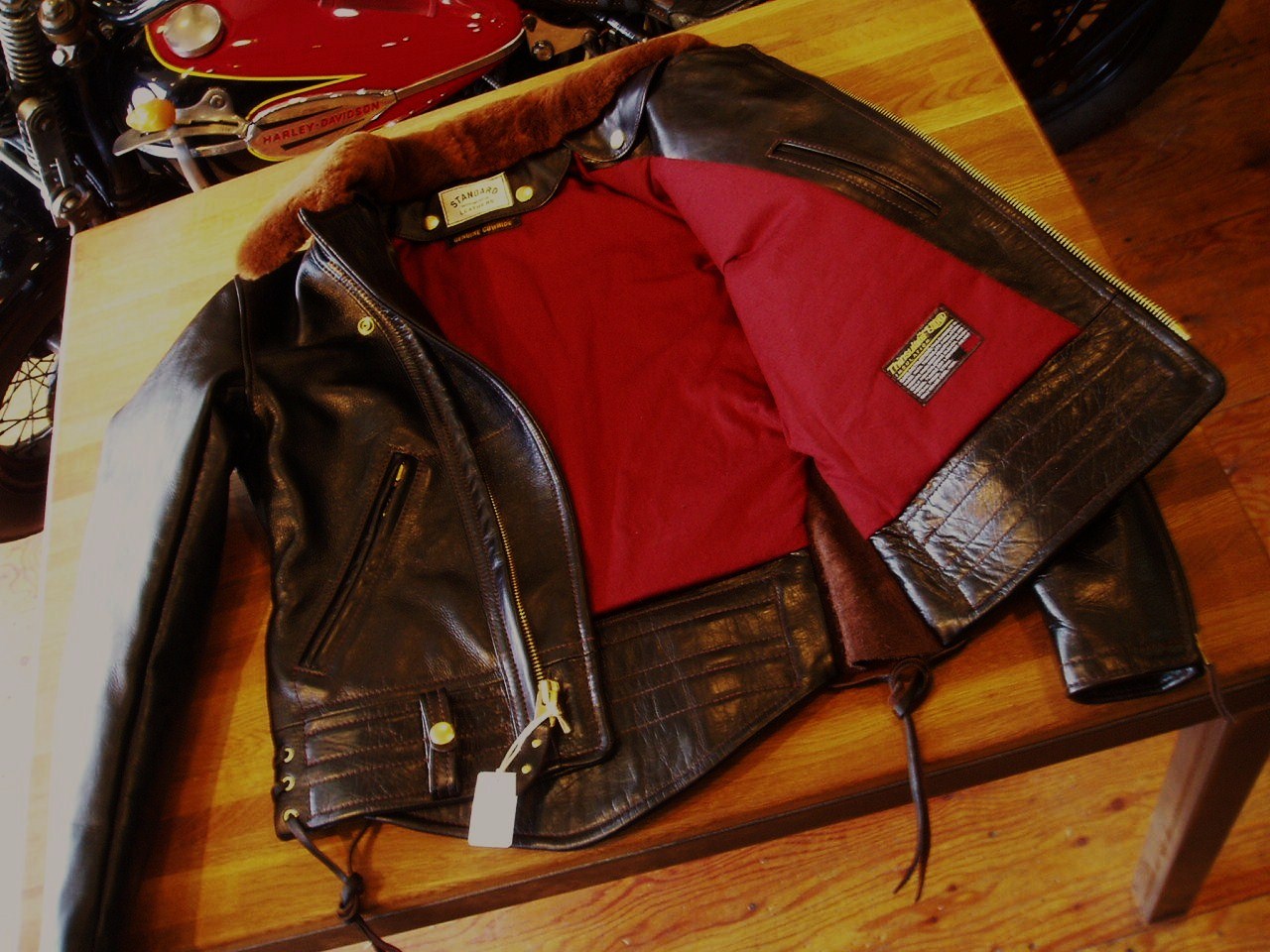 SWING-UP: STANDARD MOTORCYCLE LEATHERS