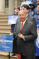 Bill Thompson speaking at rally of EMTs supporting him