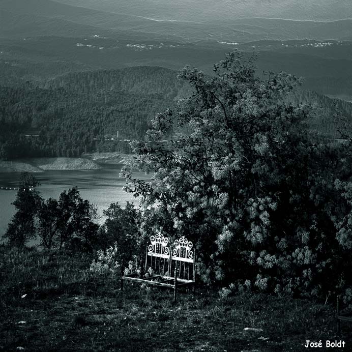 [paisagemcomcadeiracor.jpg]