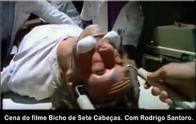 Cena do filme Bicho de Sete Cabeças. Com Rodrigo Santoro